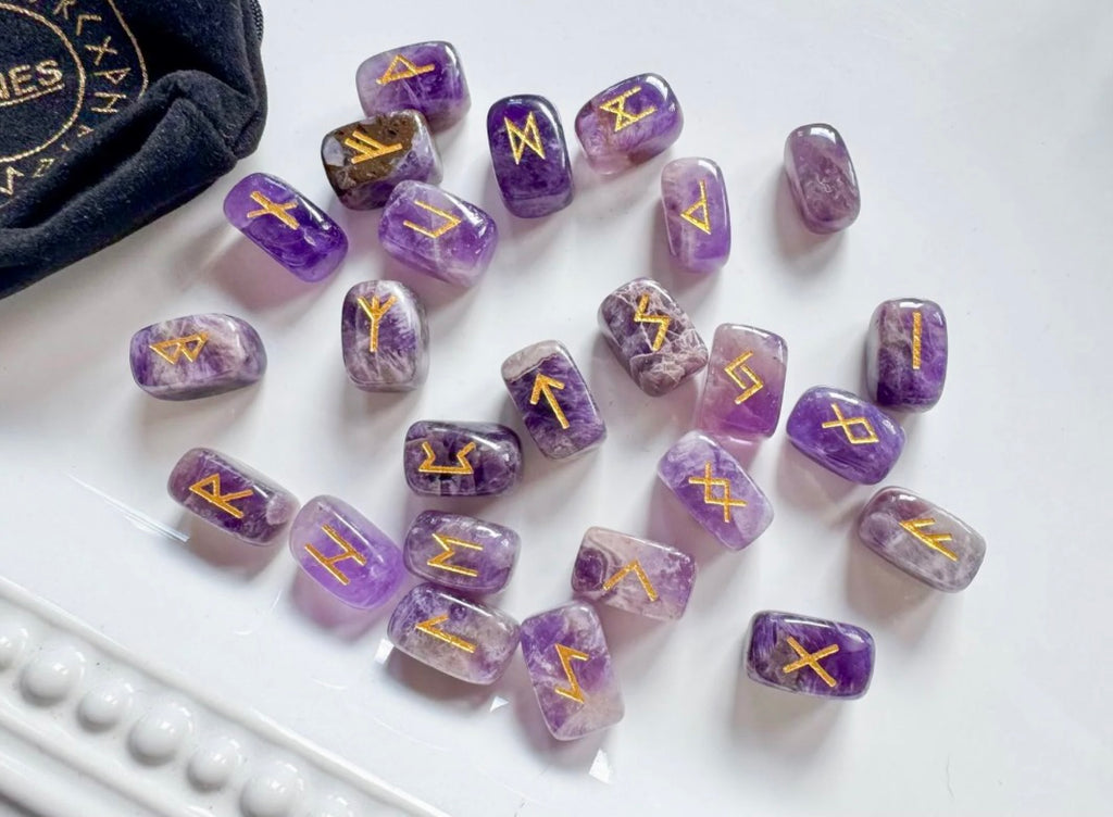 Lit VVitch ~ Runes of quality natural crystal agate stones. Obsidian, nivin, amethyst, lapis lazuli, rose quarts, red jasper, ect....